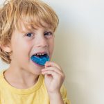 چگونه از دندان قروچه کودک جلوگیری کنیم؟