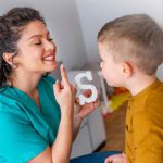آیا کودک ما به گفتار درمانی نیاز دارد؟