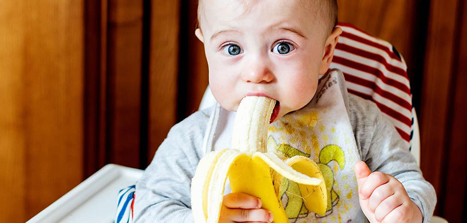 زیاده روی کردن کودکان در میوه خوردن