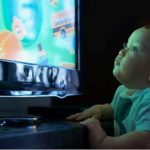 چیکار کنیم کودک به تلویزیون دیدن عادت نکنه؟